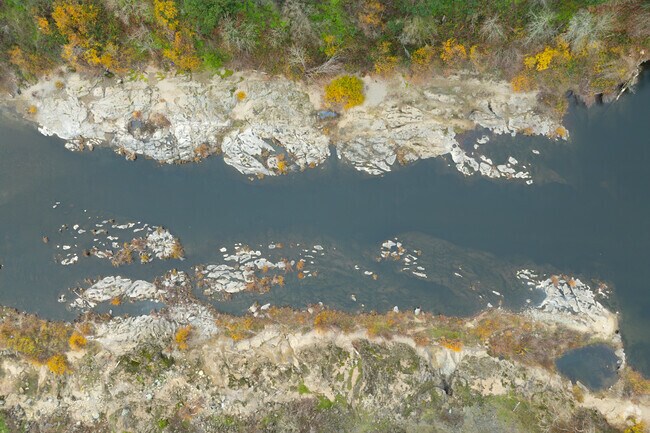 Many excellent spots to boat and fish surround Myrtle Creek.