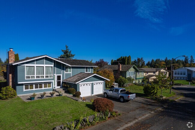 Split-level homes in Plateau feature large windows and two-car garages.