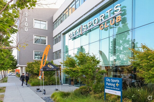 People stay healthy and fit a city sports and Golden Gate neighborhood.