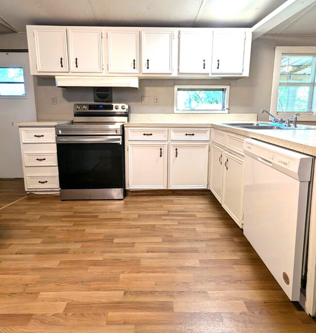 13297 Pecan Tree Dr, Willis, TX 77318 - photo 6