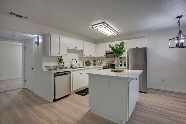 St. George Apartments, Davis, CA 95616 - photo 4