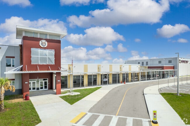 Lehigh Acres Middle School near Alabama is rated C+ and serves local students.