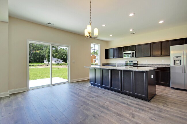 8613 Connor Ct, North Charleston, SC 29406 - photo 4
