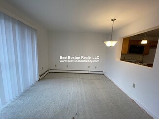 43 Eleanor St Unit 21, Chelsea, MA 02150