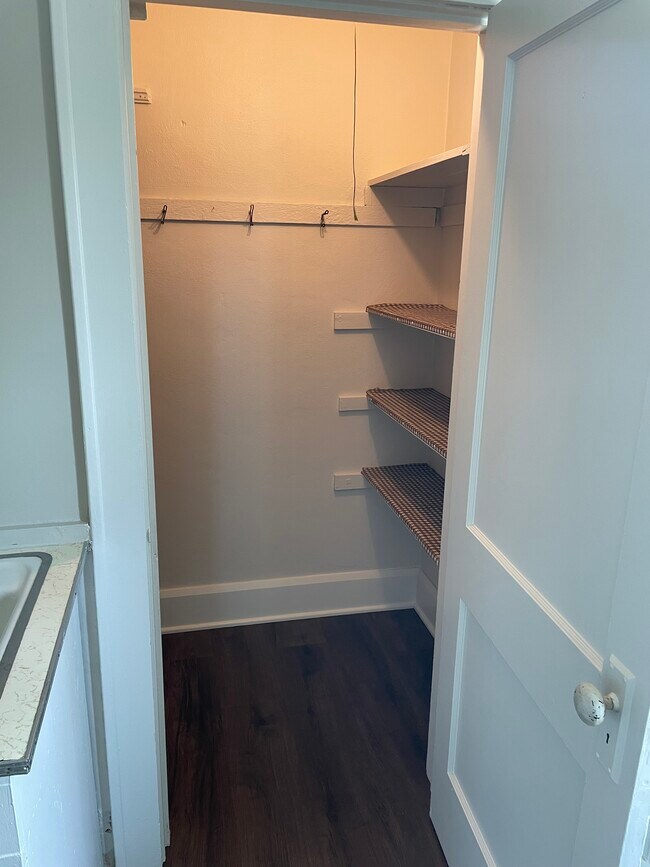 556 1/2 Maple St, Mansfield, OH 44906 - photo 7