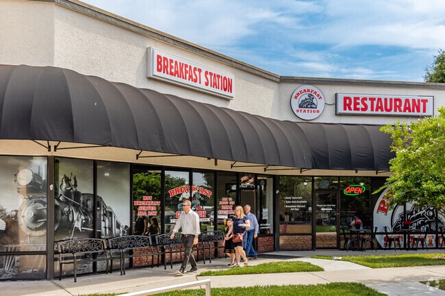 Breakfast Station offers the best breakfast specials for the locals in Beverly Hills.