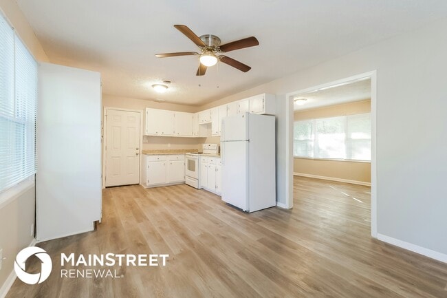 7810 E 112th St, Kansas City, MO 64134 - photo 3