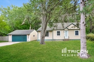 2605 Eastman Dr, Saint Paul, MN 55112