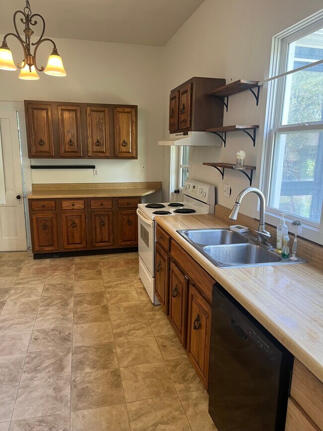 1711 Fairfax St, Carlyle, IL 62231 - photo 2