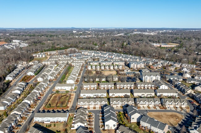 Starmount is a beautiful neighborhood which sits just South of Uptown Charlotte.