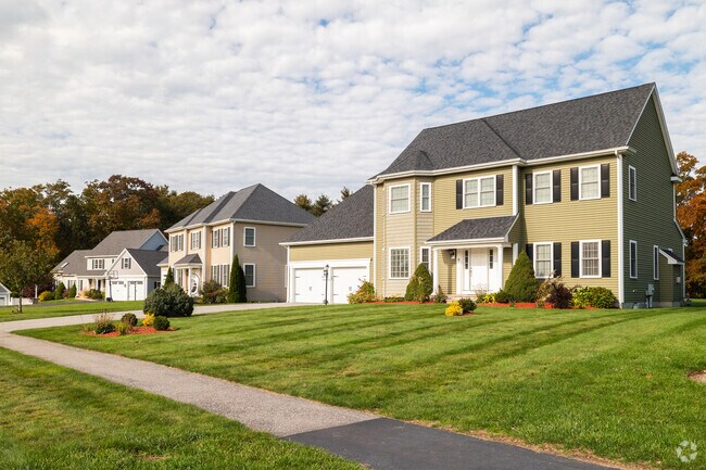 Edgemere provides a variety of cul-de-sacs with sidewalks and spacious lawns.