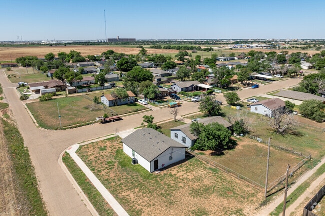 Walking around Windmill is easy thanks to its network of interconnected sidewalks.