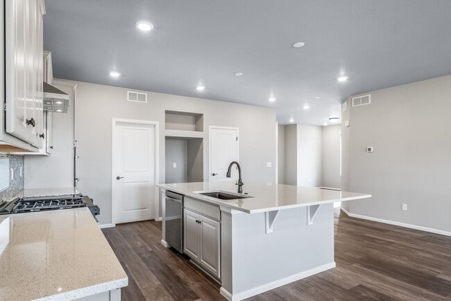 4878 N Sicily Ct, Aurora, CO 80019 - photo 2