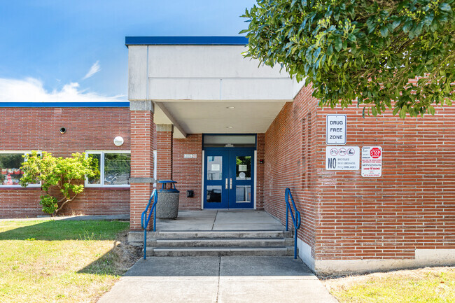 Central Elementary School is located in a remote town setting in Washington.