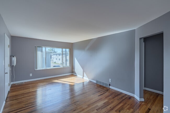 Philamer, Royal Oak, MI 48073 - photo 2