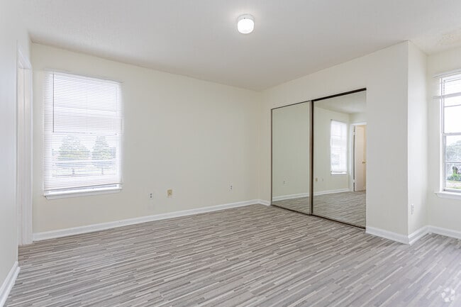 2BR, 2BA - 866SF