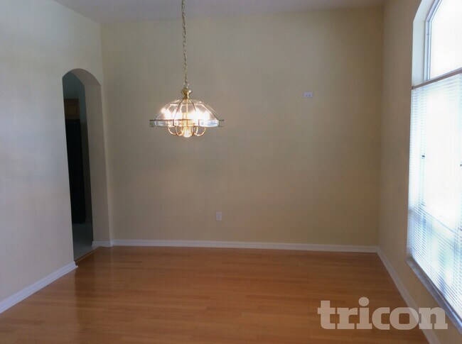 28634 Hanging Moss Loop, Wesley Chapel, FL 33543 - photo 4