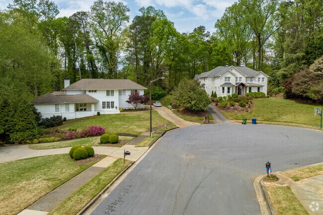 The Pine Hills neighborhood boasts many peaceful cul-de-sacs.