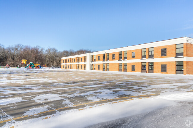 Gideon Pond Elementary has a percentage of Economically disadvantaged students: 53%.