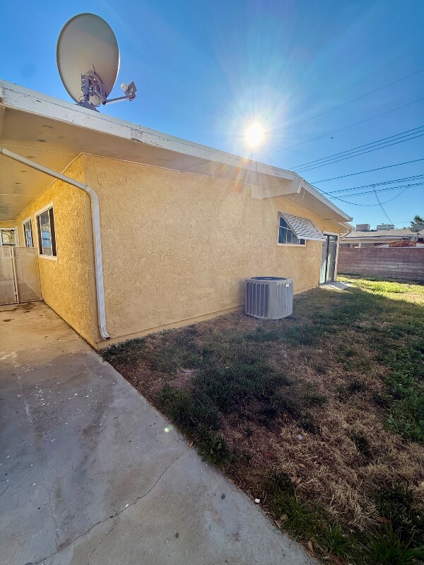 1120 Ave H-6 unit A, Lancaster, CA 93536 - photo 5
