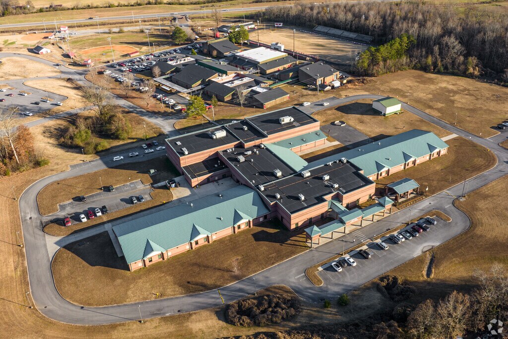 Whitwell Middle School challenges students by offering an all-encompassing curriculum.