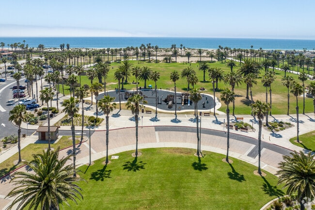 'olołkoy Beach Park is a large park right on the Pacific Ocean.