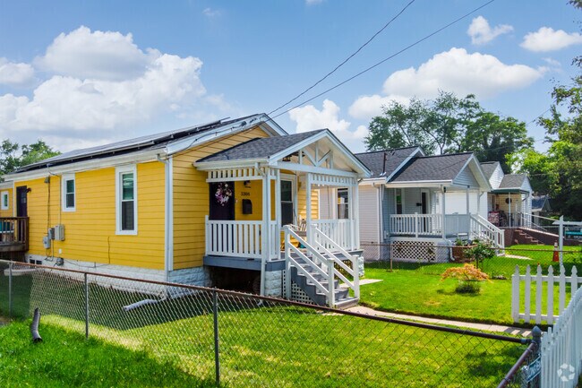 Shotgun style homes are very popular in the Greenway neighborhood.