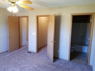 813 N Pinewood Ave, Republic, MO 65738