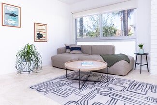 210 S Hamilton Dr, Beverly Hills, CA 90211