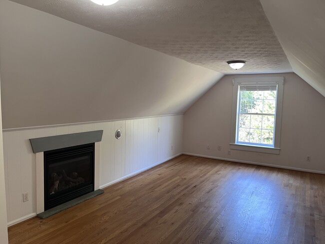 Den/Bonus Room, facing west