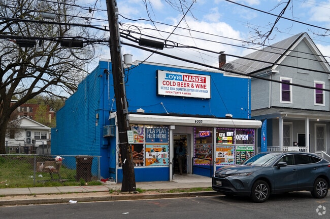 Loyal Market is a great store conveniently located nearby for Mahaning Heights locals.