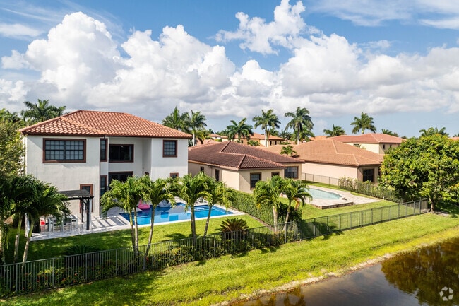 A row of mediterranean homes with lakeside views in the Monterra neighborhood,