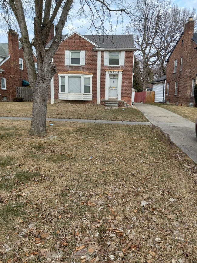 10226 W Outer Dr, Detroit, MI 48223