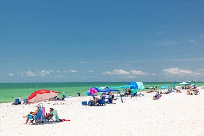 Stoneybrook is a 14-mile drive to the beautiful Bonita and Barefoot Beach.