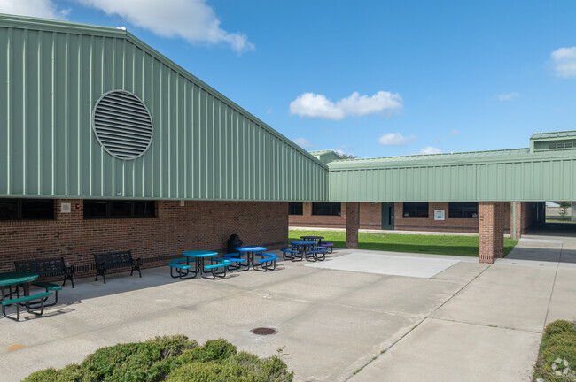 The middle of Rainbow Elementary School is a courtyard area.