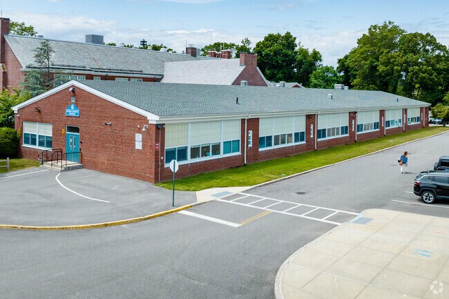 Ocean Avenue School in Northport has 352 students in grades K-4 with a ratio of 12 to 1.
