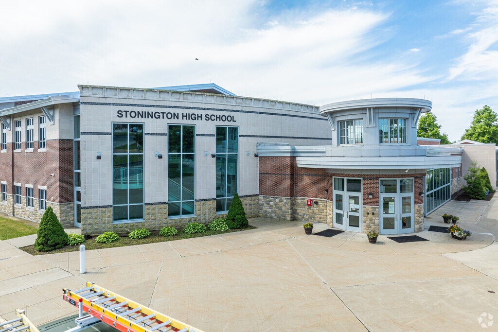 Welcome to Stonington High School in Pawcatuck, CT.