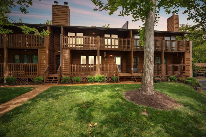 15022 Baxter Village Dr, Chesterfield, MO 63017 - photo 1