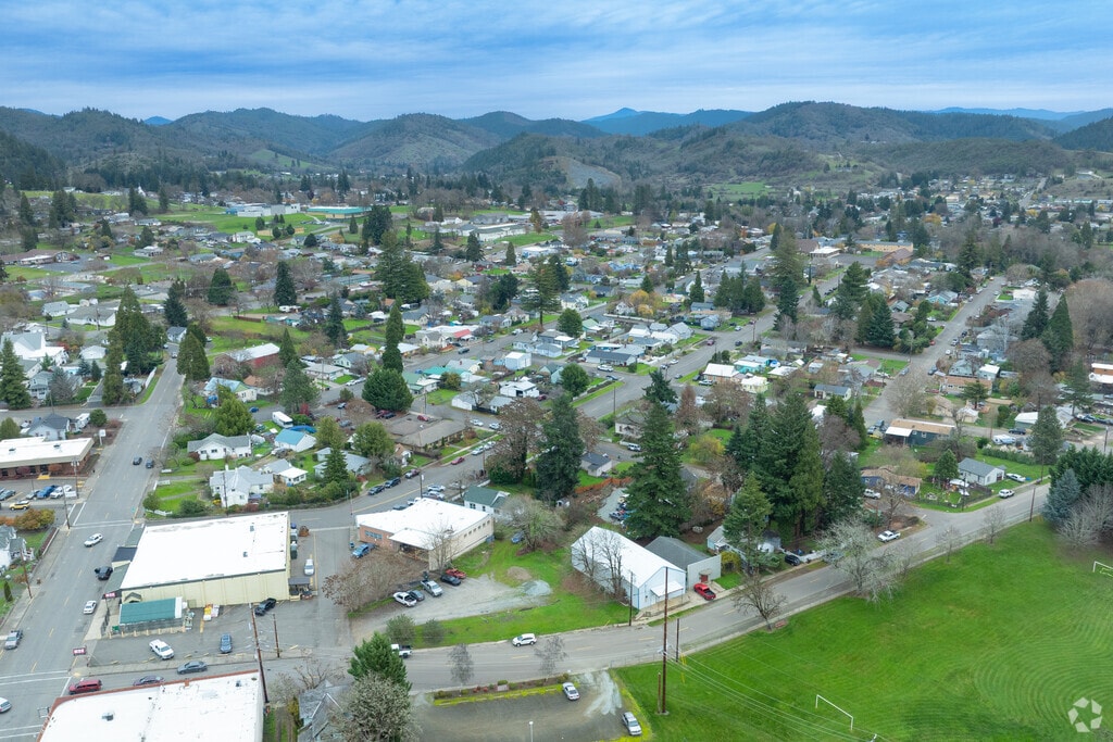 Myrtle Creek offers scenic views of the Cascades and access to nature.