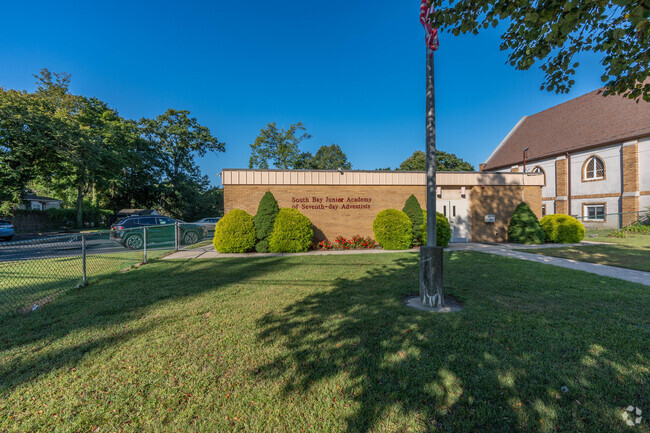 Frontal view of South Bay Junior Academy in Babylon.
