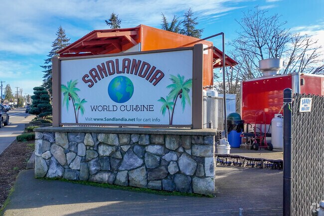 Sandlandia World Cuisne offers several food trucks to choose from.