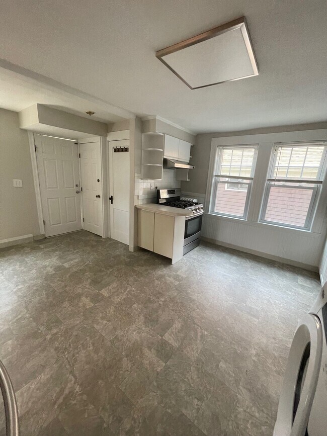 18 Sheafe St Unit 2, Chestnut Hill, MA 02467
