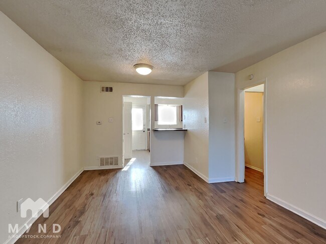 2806 Wimbledon Ct unit B, Garland, TX 75041 - photo 4