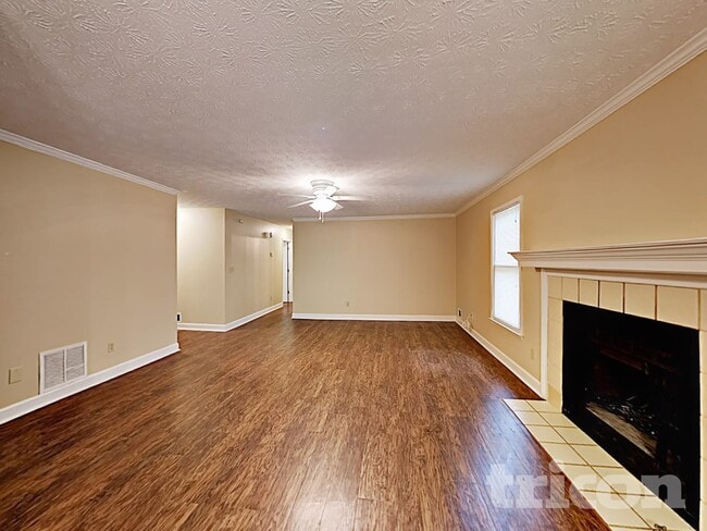 605 Lake Dr SW, Snellville, GA 30039 - photo 3