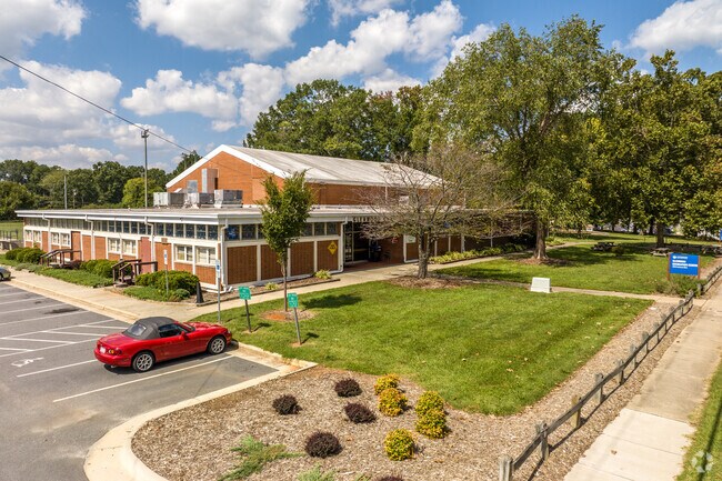 The Glenwood Recreation Center is situated in Rainbow-Meadowood.