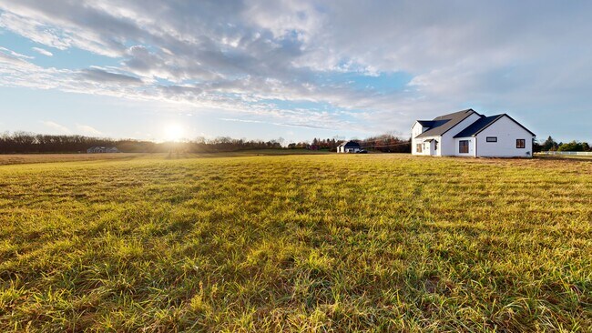 250 Darwin Rd, Pinckney, MI 48169 - photo 2