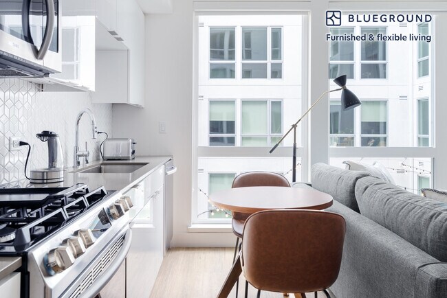 1889 Harrison St unit FL5-ID525, Oakland, CA 94612 - photo 4