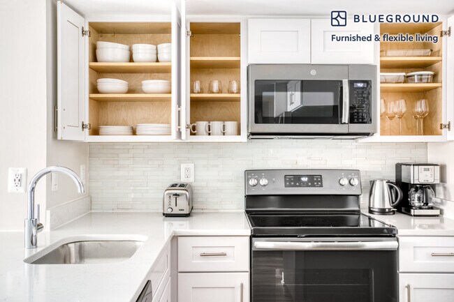 2500 Clarendon Blvd unit FL5-ID519, Arlington, VA 22201 - photo 7