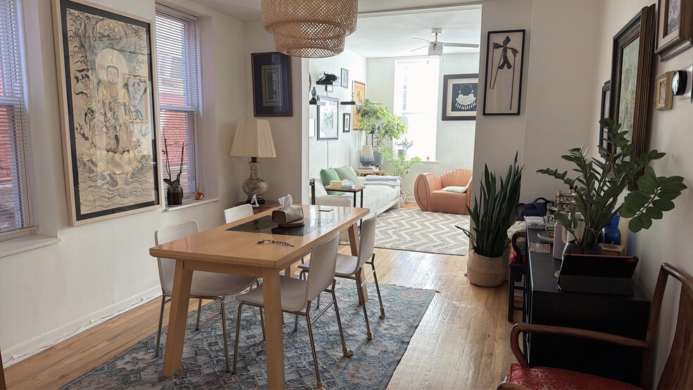 1032 W 31st Place unit 1, Chicago, IL 60608 - photo 1