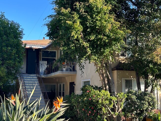 5216 1/2 Agnes Ave unit 5216.5, Los Angeles, CA 91607 - photo 2